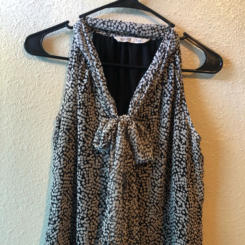 4/$20 Old Navy sleeveless top - Picture 3 of 4